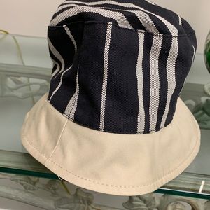 Burberry bucket hat